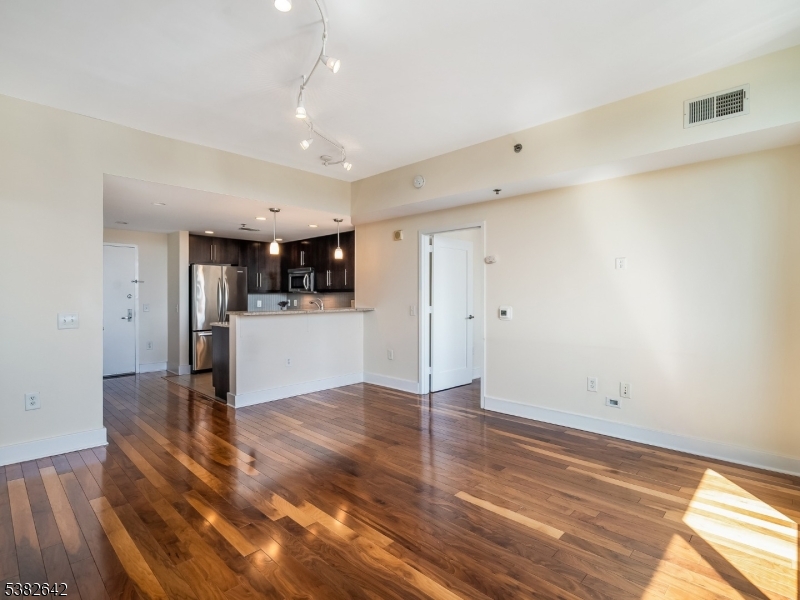 800 Jackson St 604
