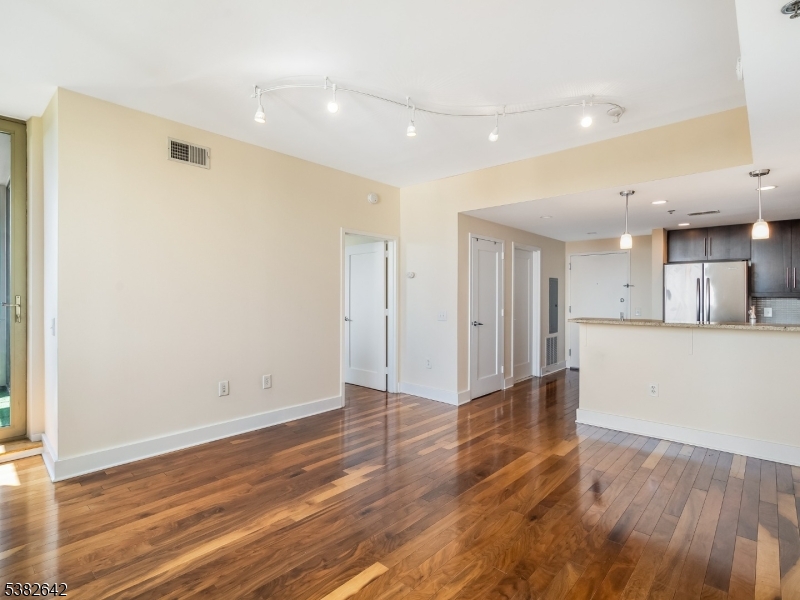 800 Jackson St 604