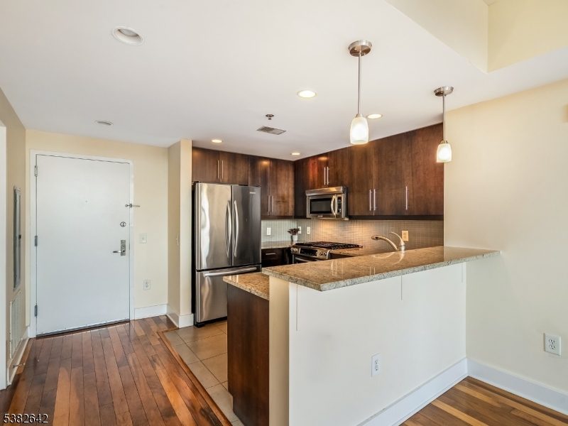 800 Jackson St 604
