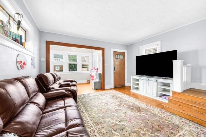 73 Ilford Ave