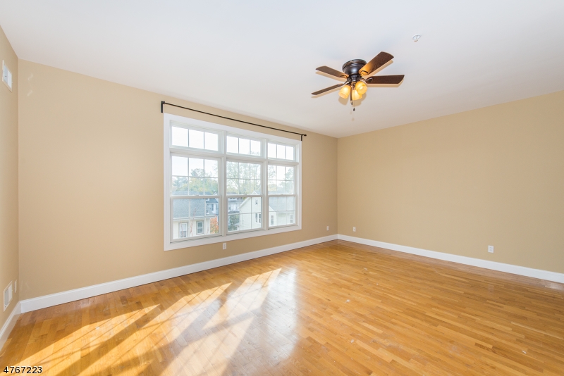 1677 Springfield Ave 14