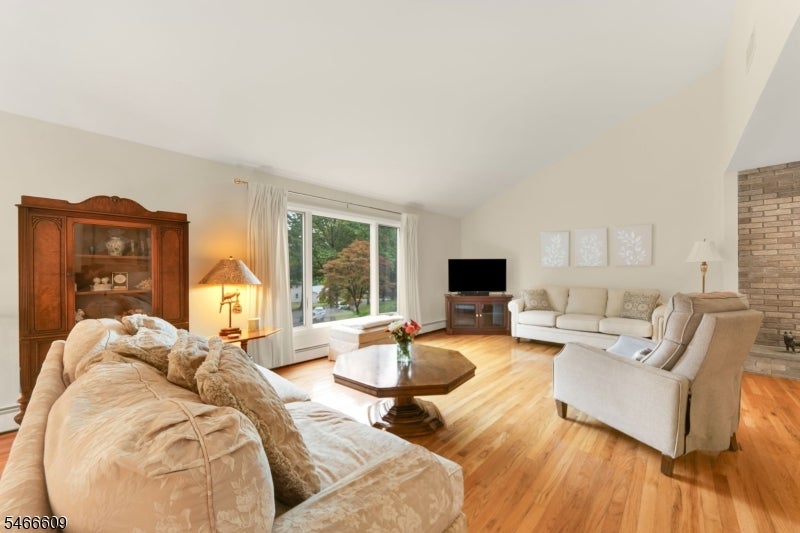 10 Edward Circle