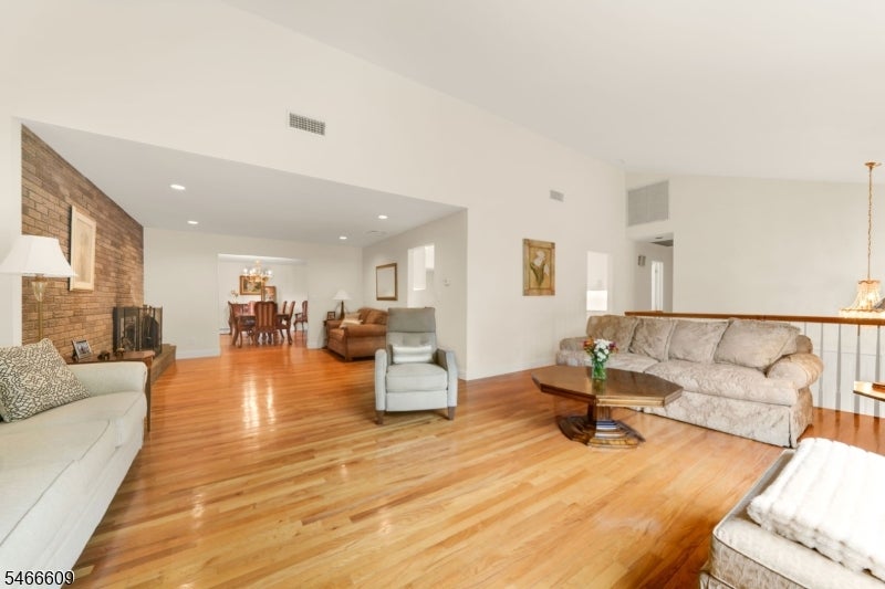 10 Edward Circle