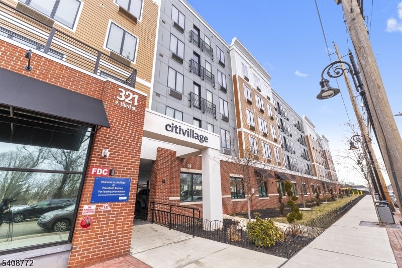 321 E 3rd St 332