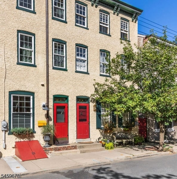 81 S Main St