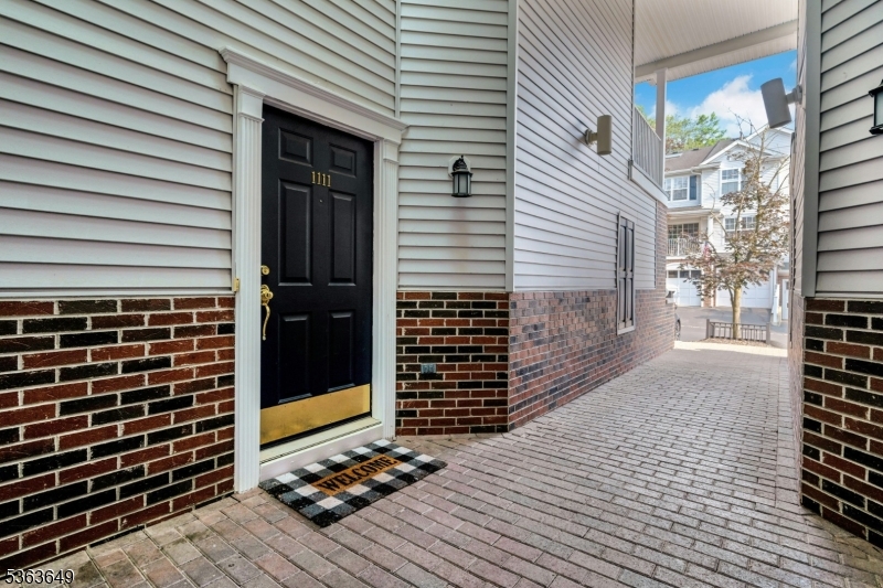 1111 Worthington Ct