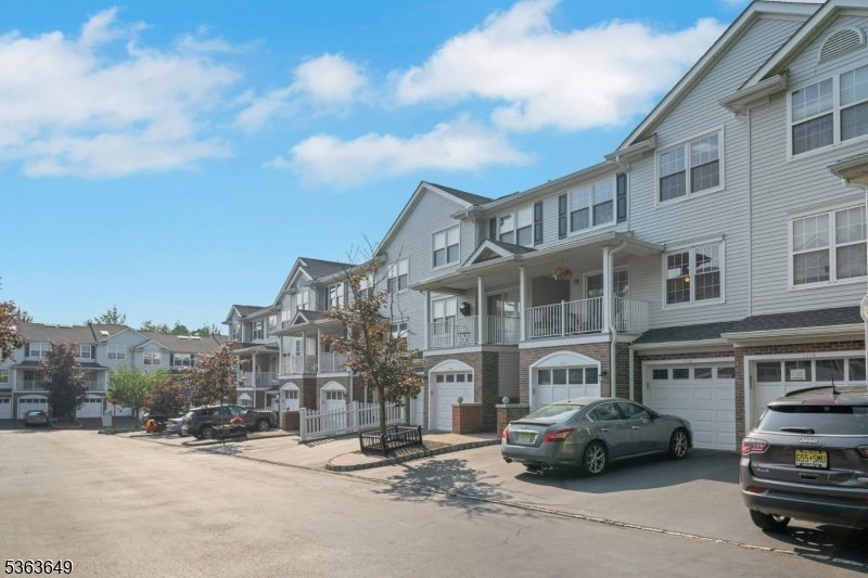 1111 Worthington Ct