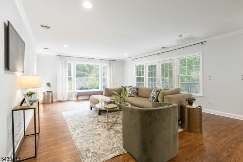 49 Van Houton Ave