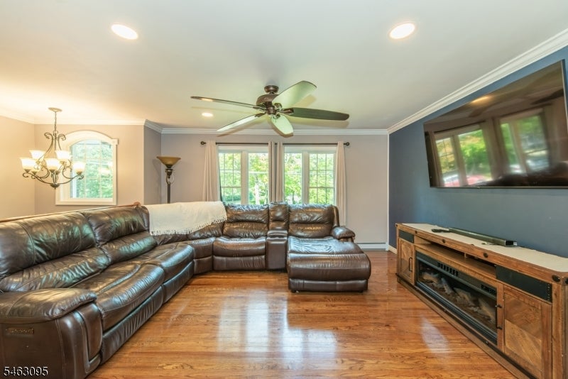 33 Lakeside Ave