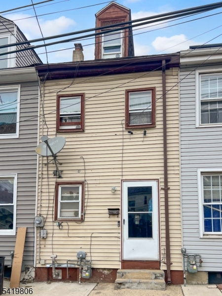 37 Cedar Aly