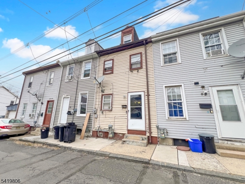 37 Cedar Aly