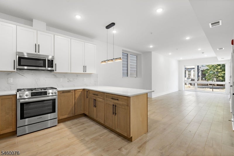 1001 Summit Ave 1