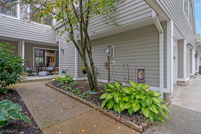 84 Hagerman Ct