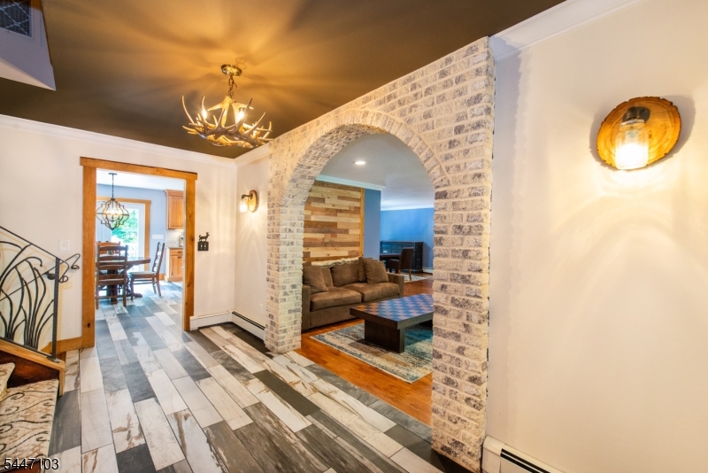 16 Tumbling Brook Rd