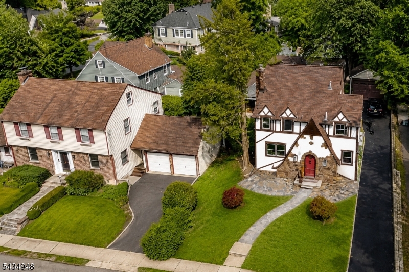 6 Norfolk Ave