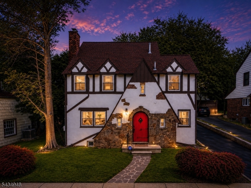 6 Norfolk Ave