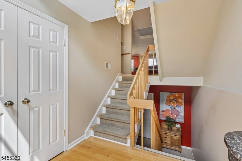 7 Dorset Cir
