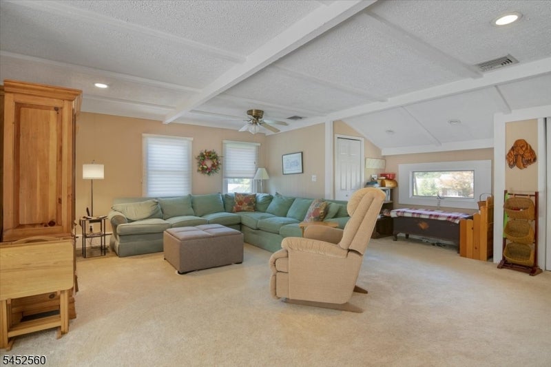 17 Hilldale Rd