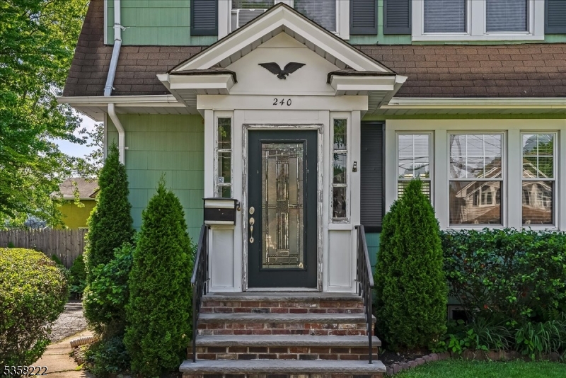 240 N Jackson Ave