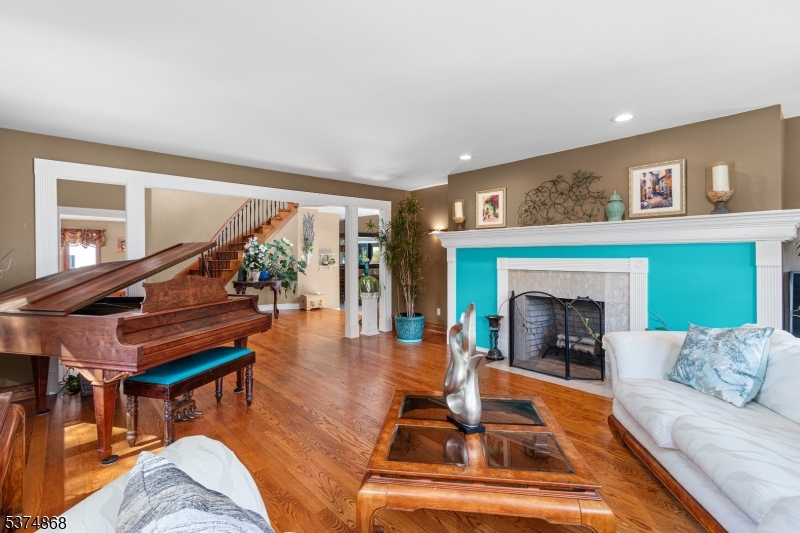 334 W Valley Brook Rd