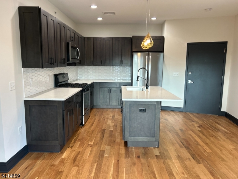 126 Newark Pompton Tpke B