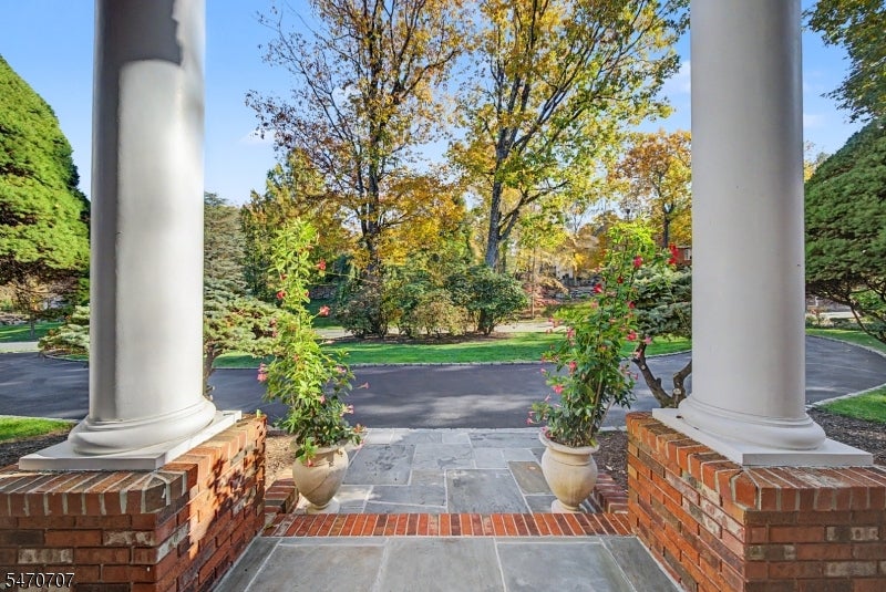 37 N Ridge Rd