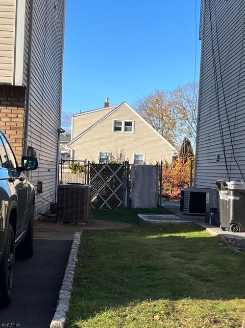 17B Garden Dr Elmwood Park Boro NJ 07407