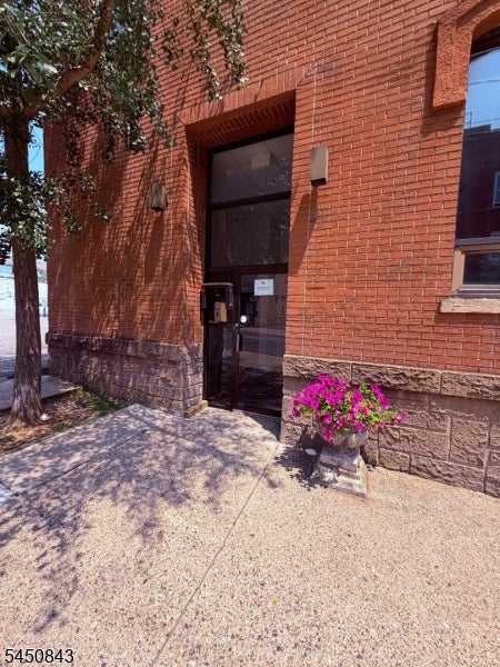 2 E Washington Ave 4B