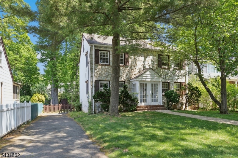 108 Gallows Hill Rd