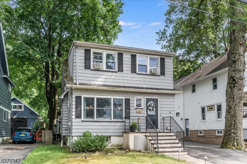 359 Doremus Ave