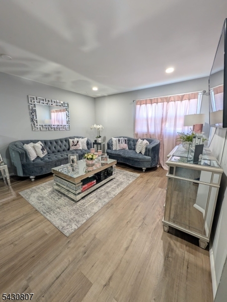 1213 Robert St