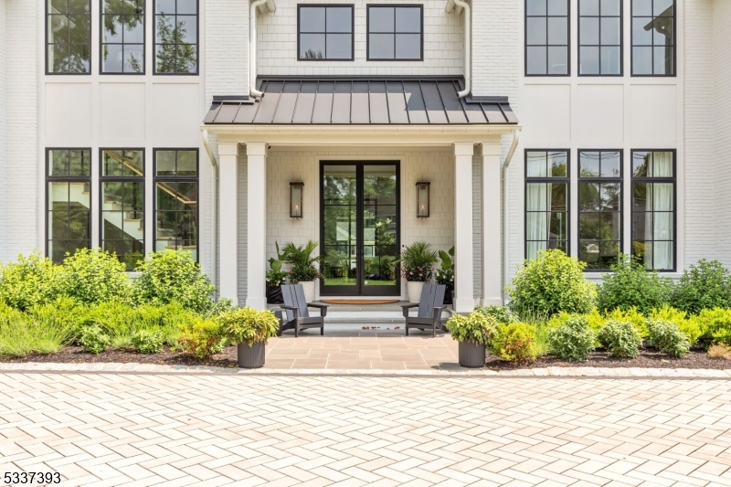 128 Woodland Ave