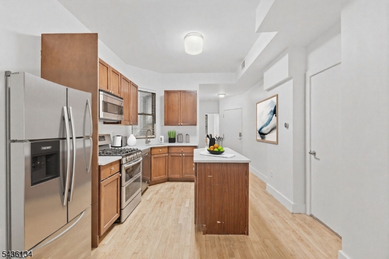 340 Pavonia Ave 1R
