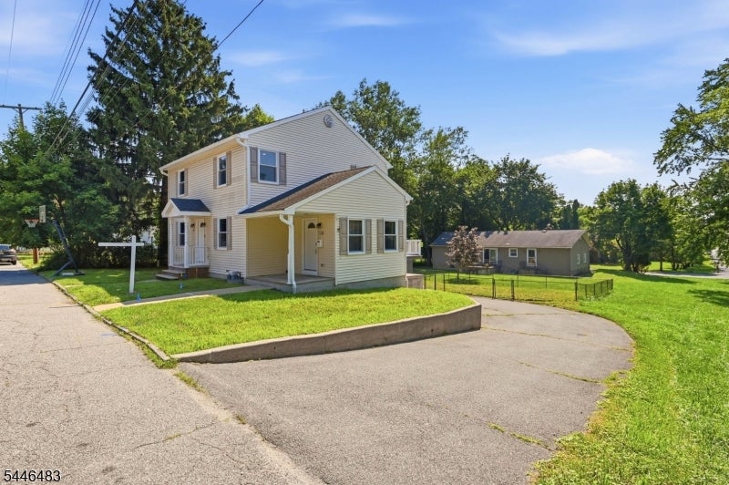 160 Lincoln Ave