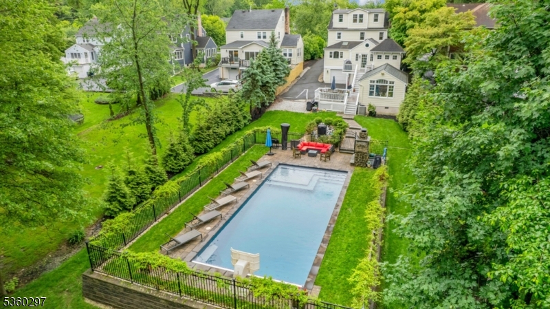 215 Kent Place Blvd