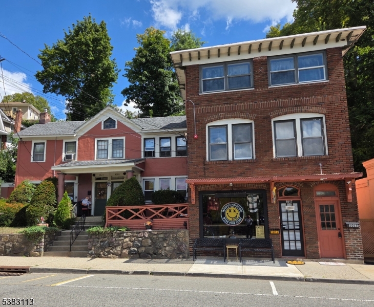 1017 Main St