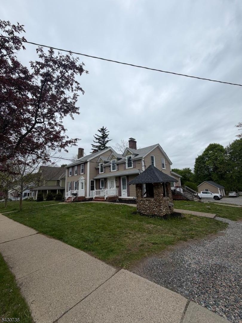25 W Main St