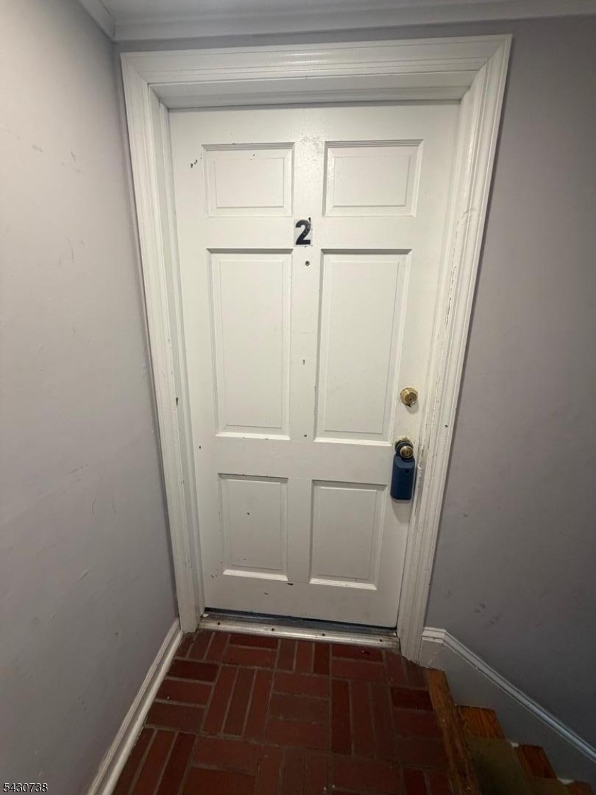 25 W Main St