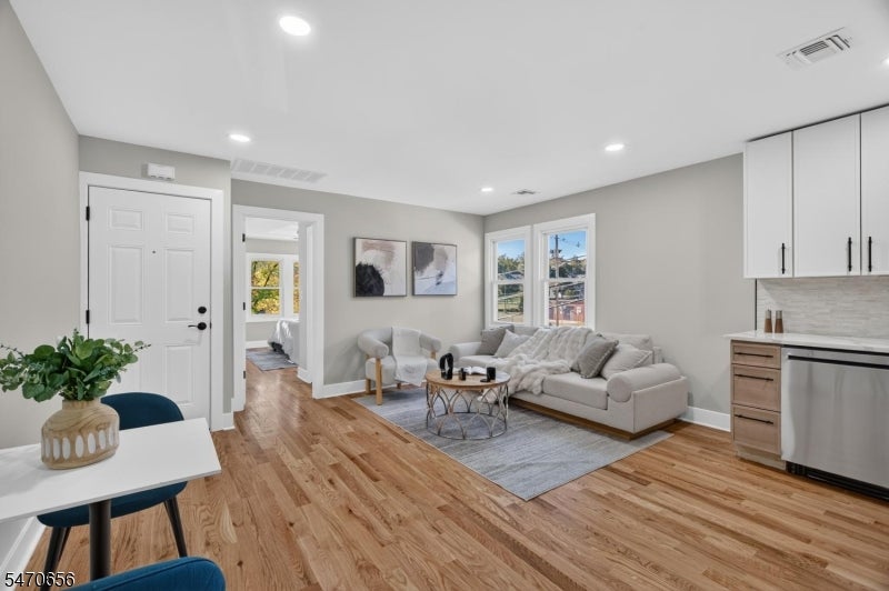 37 Washington St 4