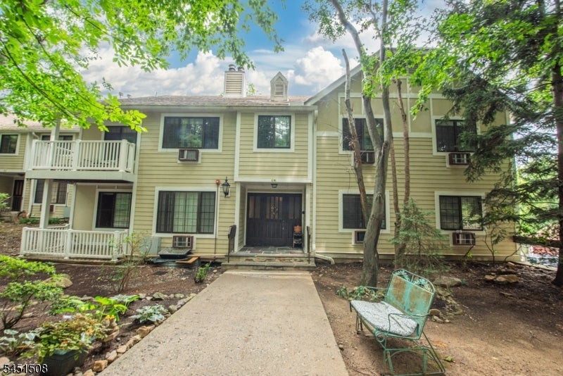 4 B-C Foxwood Dr C