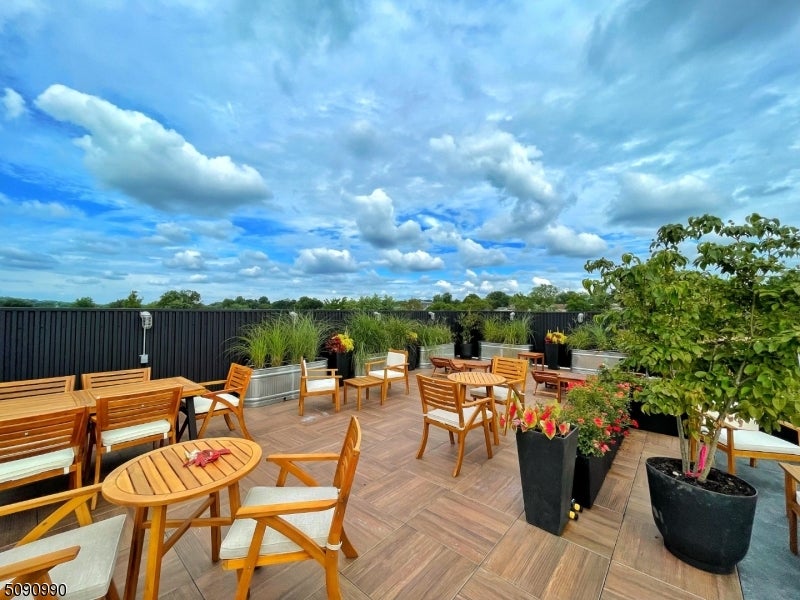 548 Franklin Ave 318