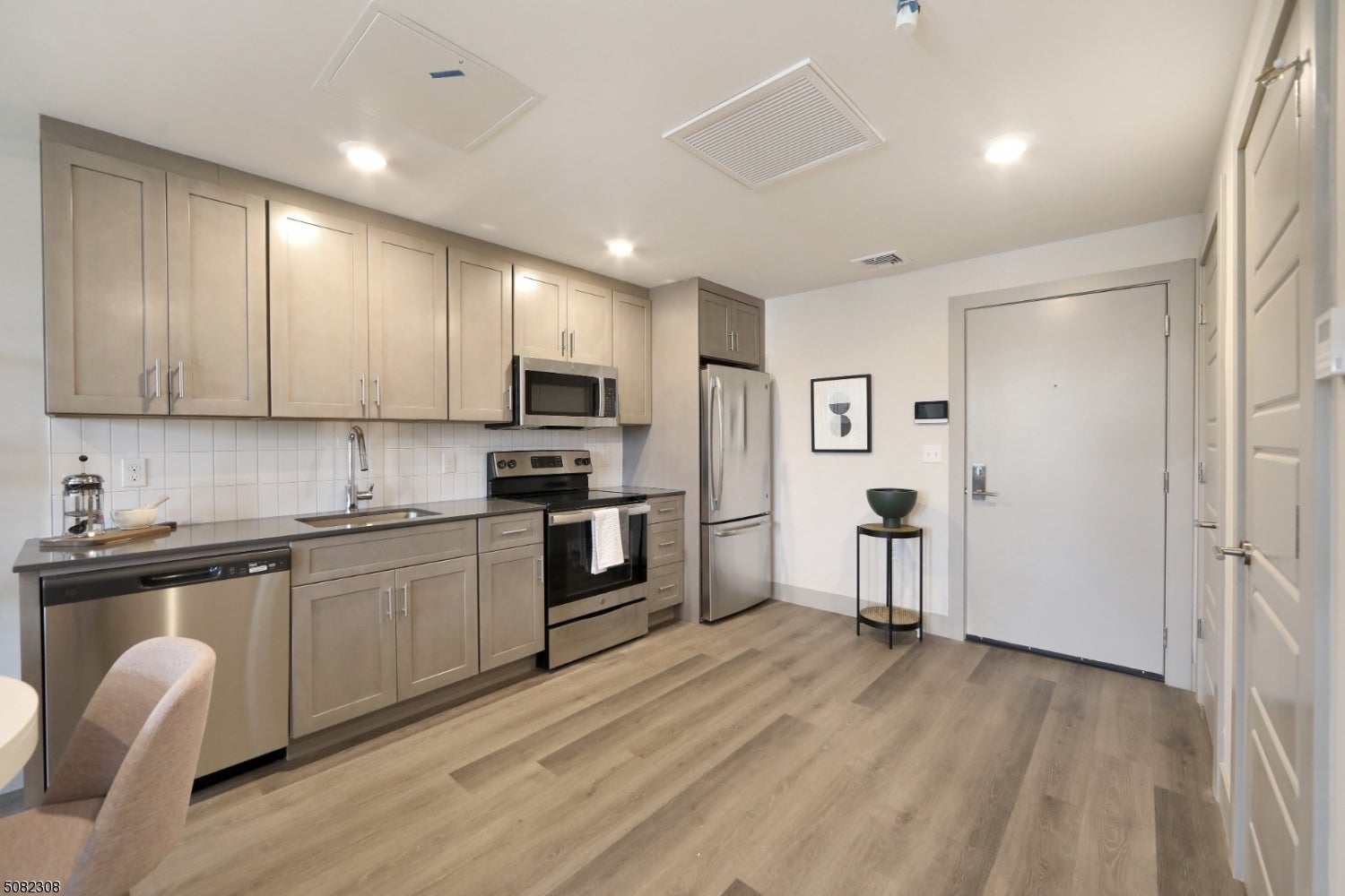 548 Franklin Ave 318