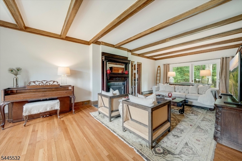 209 Grove Rd