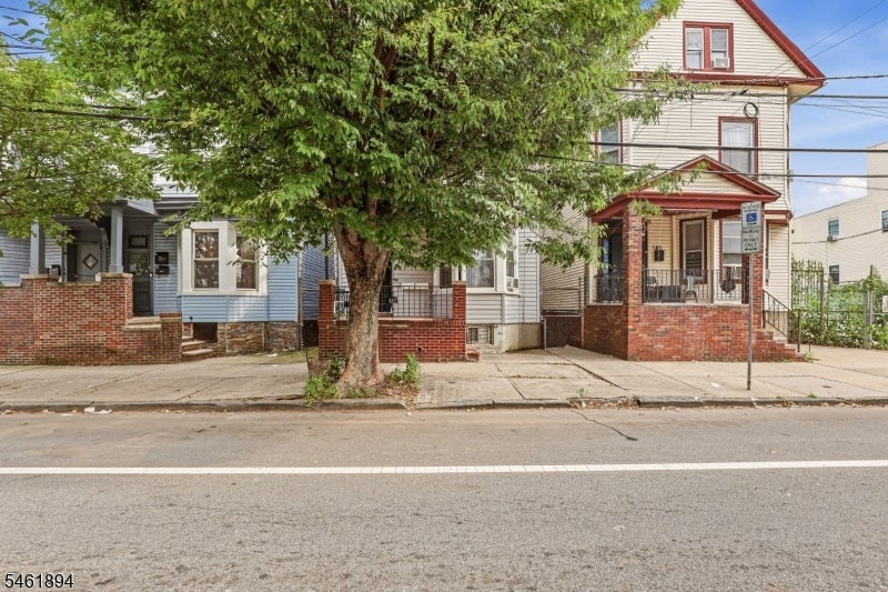 187 2Nd St