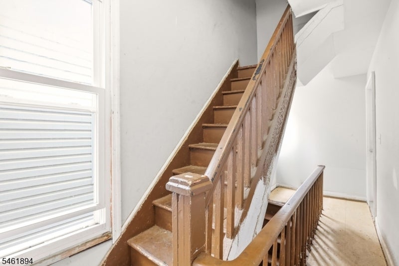 187 2Nd St