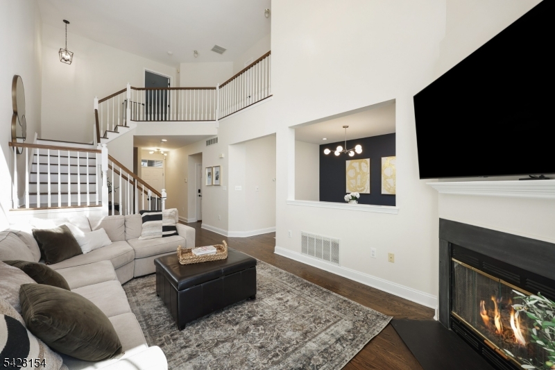 10 Loft Dr