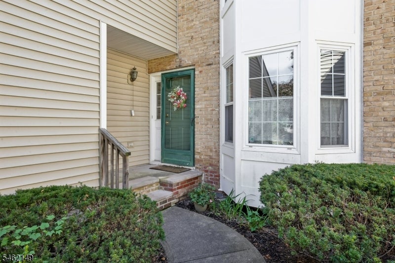 138 Leonardo Dr