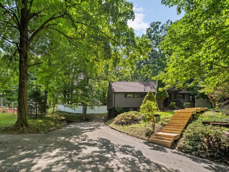 787 Tabor Rd
