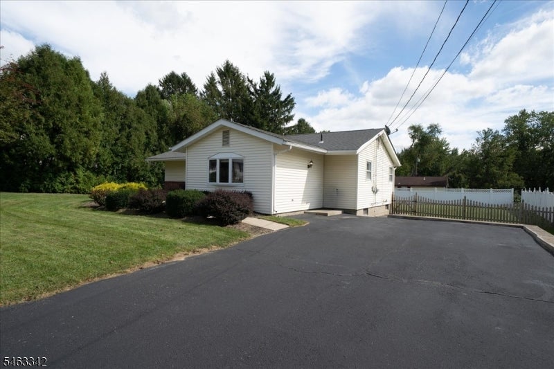 8 Fern Ave