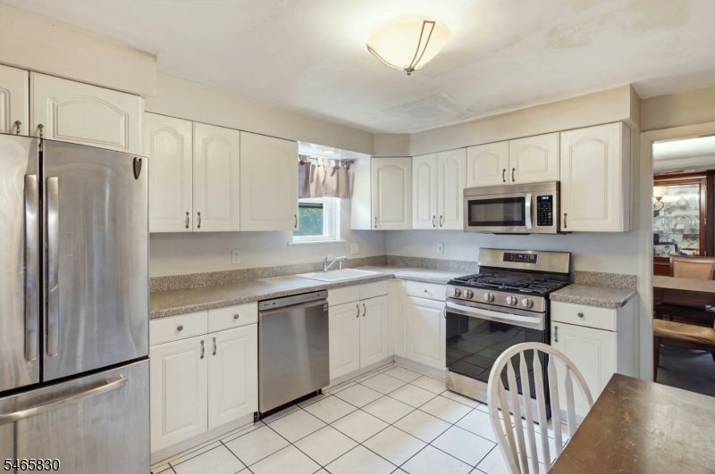 185 W Passaic Ave